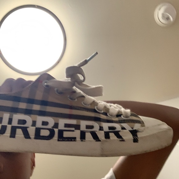 The Burberry in good condition I just need a some new shoes - Picture 7 of 16